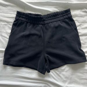 Lululemon Soft-stream High rise short 4”, Size 8, Black, Never worn